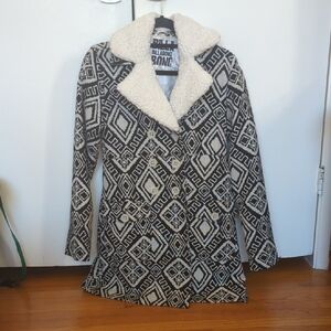 Billabong Women's Geometric Black and Cream Teddy Jacket